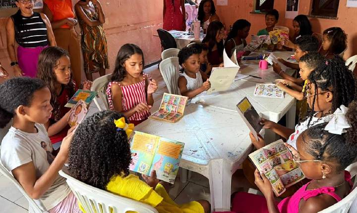 CRAS Feira 9 incentiva crianças à leitura com Clube do Livro