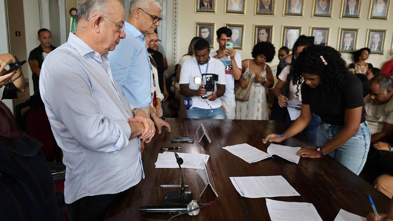 Escolas municipais de Feira recebem reforço de mais 145 professores e 22 cuidadores