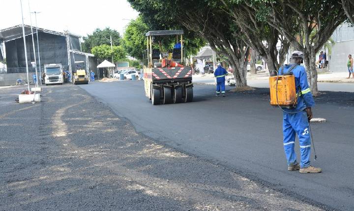 Praça do Forró recebe pavimentação asfáltica e prepara distrito de Maria Quitéria para o São João