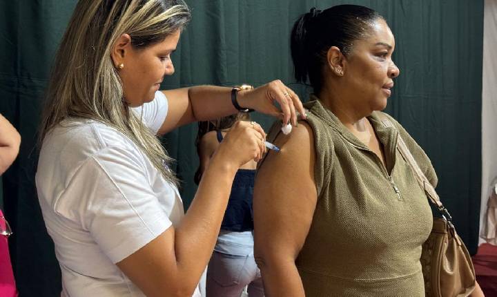 Saúde aplica 873 doses da vacina contra a gripe durante ação no Shopping Avenida
