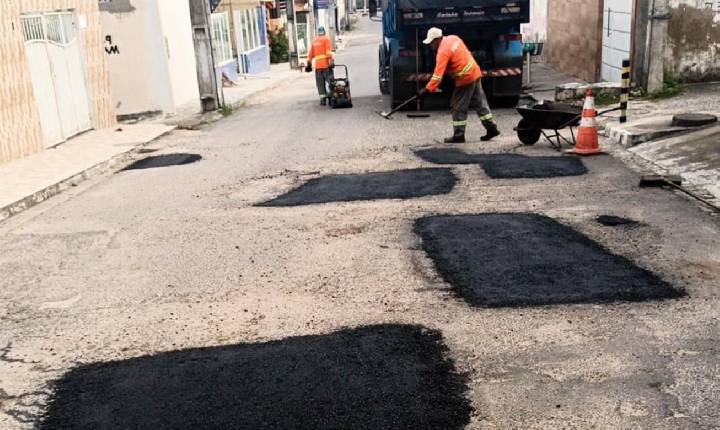 SOMA mobiliza quatro equipes para manutenção de vias públicas em Feira