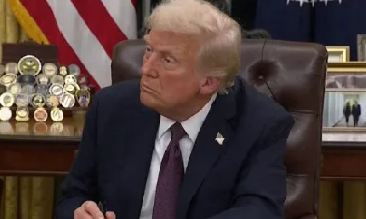 Trump, presidente dos EUA, impõe tarifa de 50% sobre produtos brasileiros e envia carta com críticas a Lula