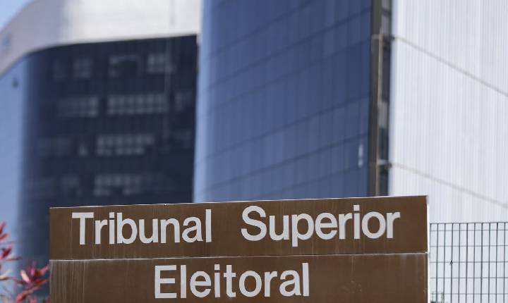 TSE julga liminar que suspendeu pesquisa desfavorável a Flávio