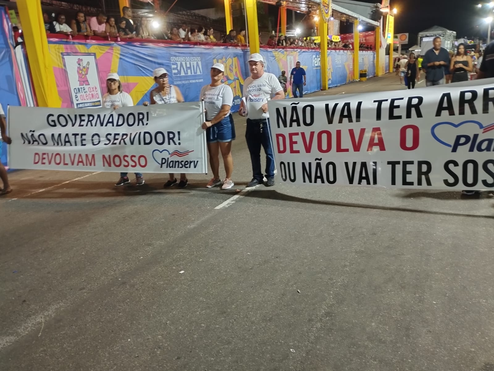 Manifesto no centro da Cidade Contra o PLANSERV em plena Micareta no Circuito Maneca Ferreira