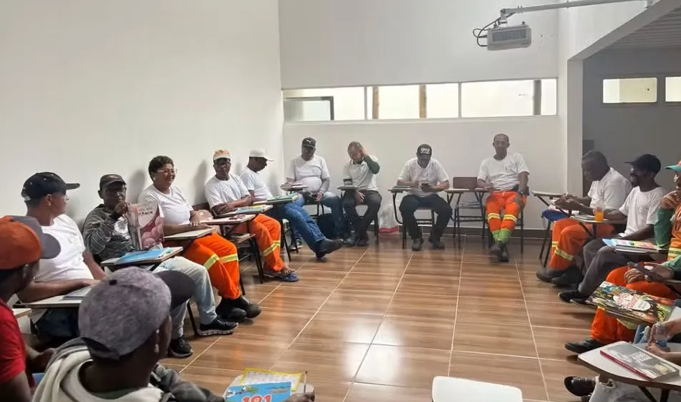 Projeto de alfabetização de garis de Feira de Santana ganha prêmio nacional