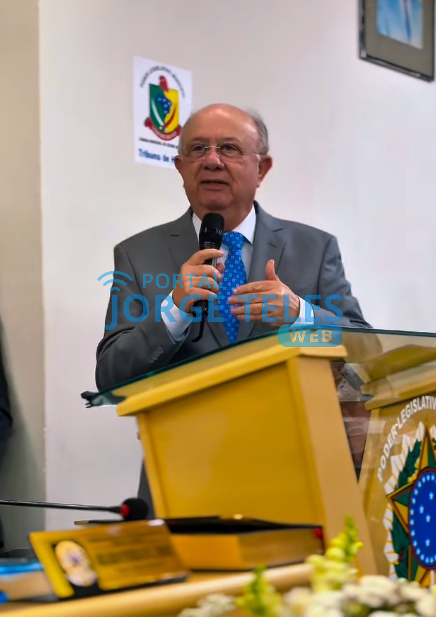 José Ronaldo explica por que não vai antecipar salários dos servidores do município e anuncia alívio fiscal para comerciantes: 