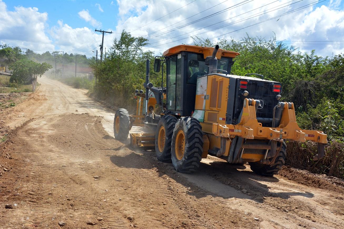 Prefeitura retoma gradativamente patrolamento de estradas na zona rural