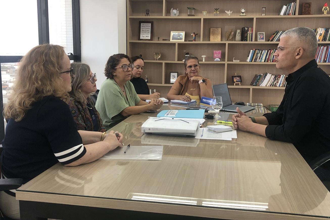 Secretaria de Educação e UEFS alinham preparativos para a 18ª edição do FLIFS