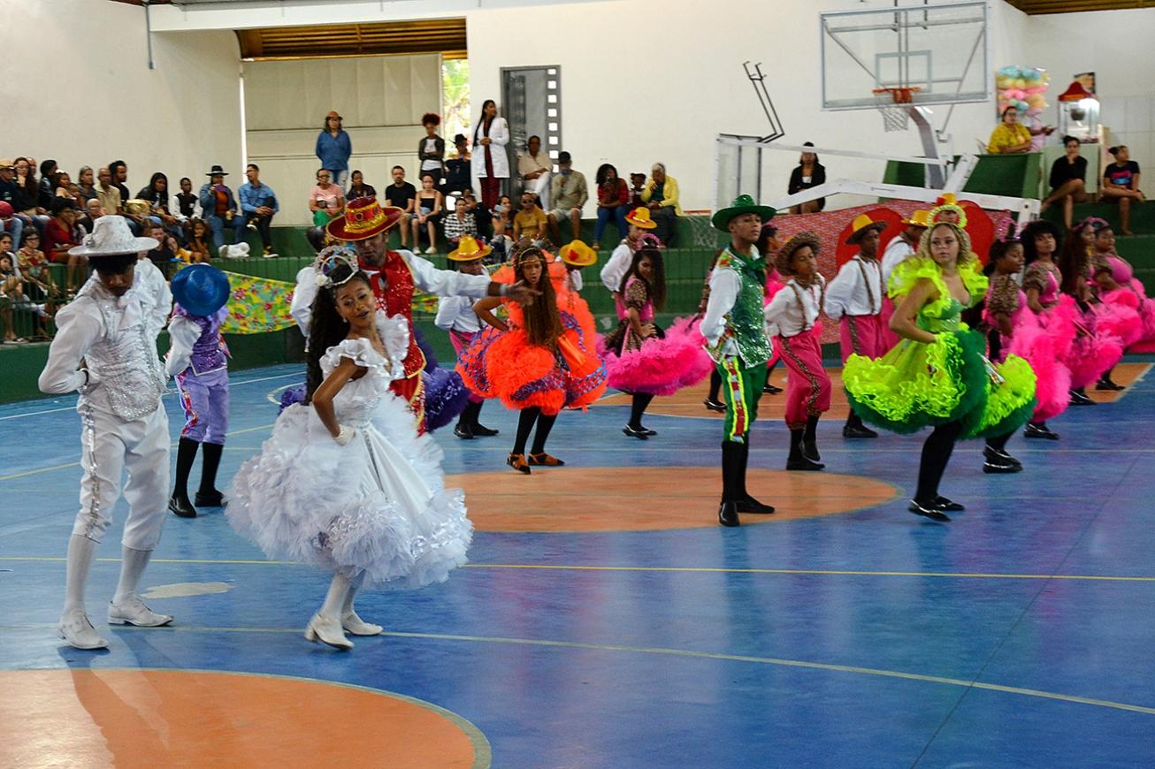 2º Festival de Quadrilha Junina de Feira de Santana reúne 5 mil pessoas e celebra tradição com show dos Bambas do Nordeste