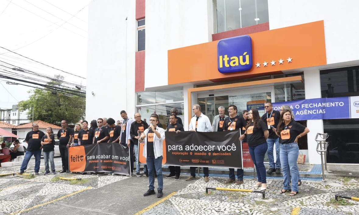 Itaú fecha três agências em Salvador, transfere 73 mil clientes e provoca protestos de bancários