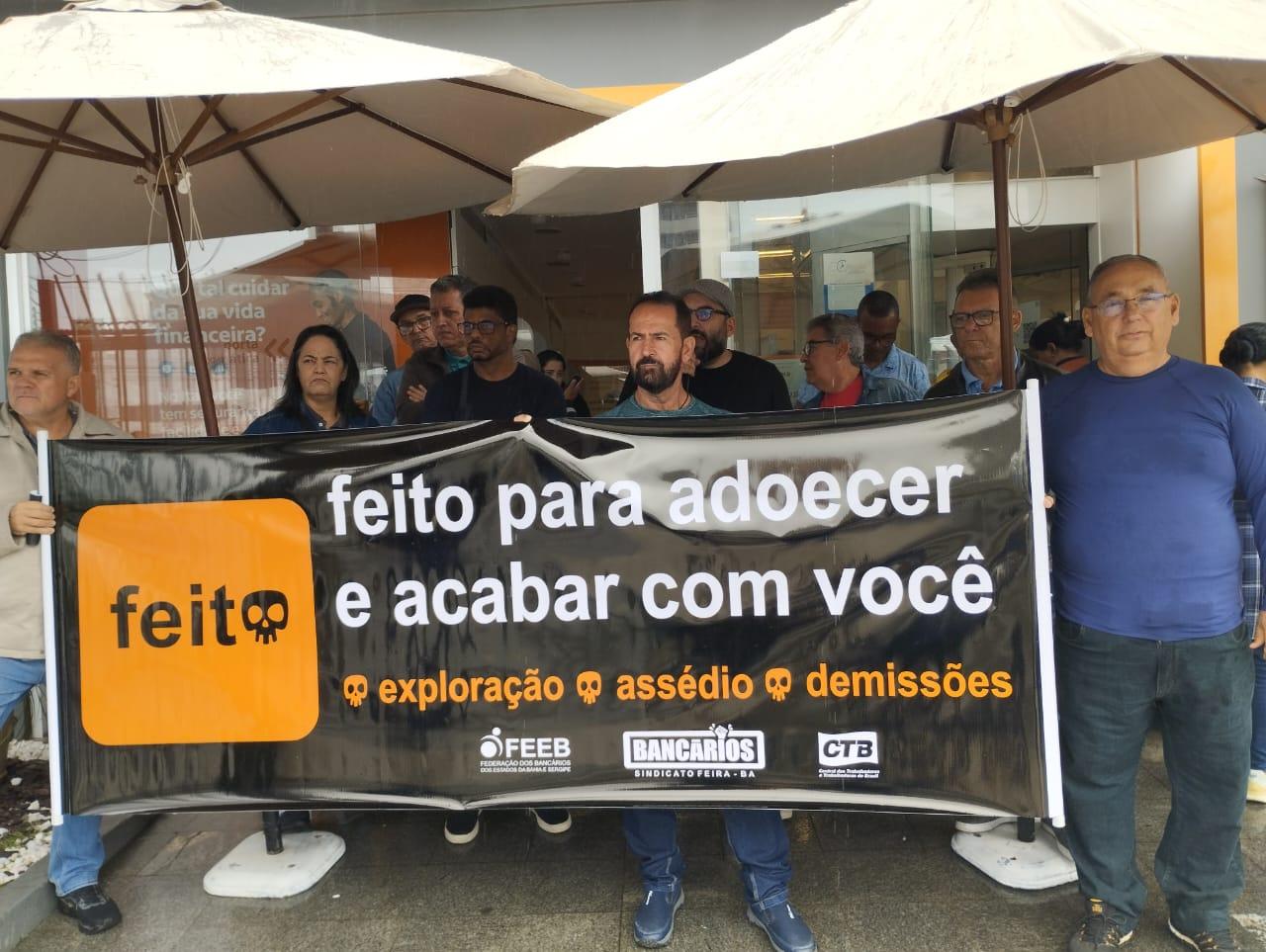 Sindicato dos Bancários protesta contra novo fechamento de agência do Itaú em Feira de Santana