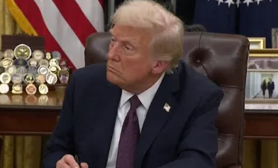 Trump, presidente dos EUA, impõe tarifa de 50% sobre produtos brasileiros e envia carta com críticas a Lula