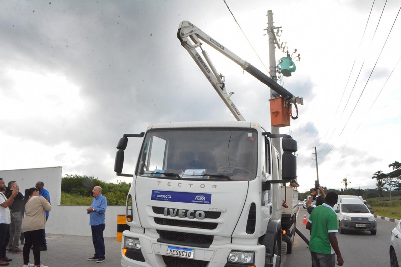 Avenida Sílvio Matos Recebe Iluminação Pública Moderna em Feira de Santana