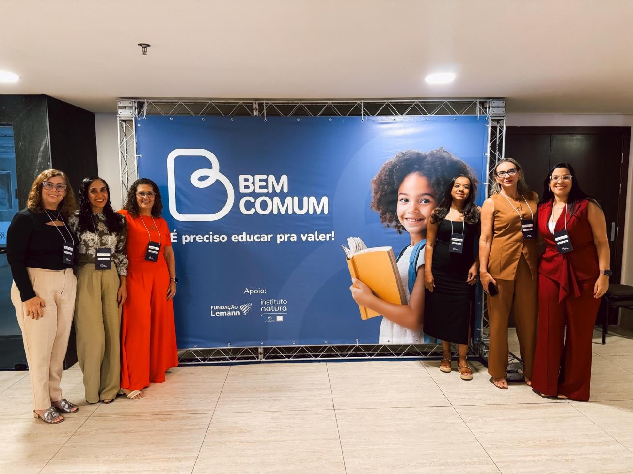 Feira de Santana marca presença em evento nacional sobre alfabetização e acompanhamento escolar em Fortaleza