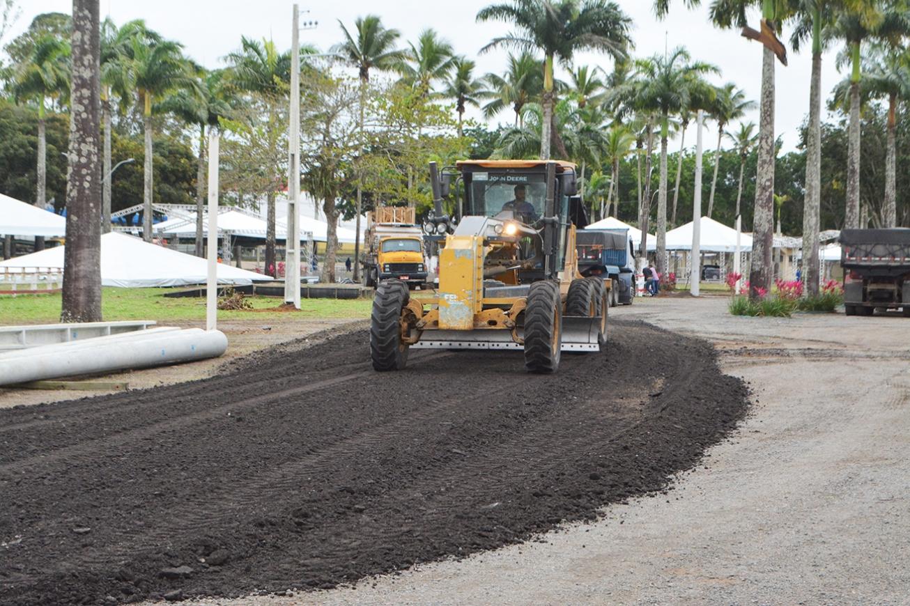 Parque de Exposição recebe serviços de infraestrutura
