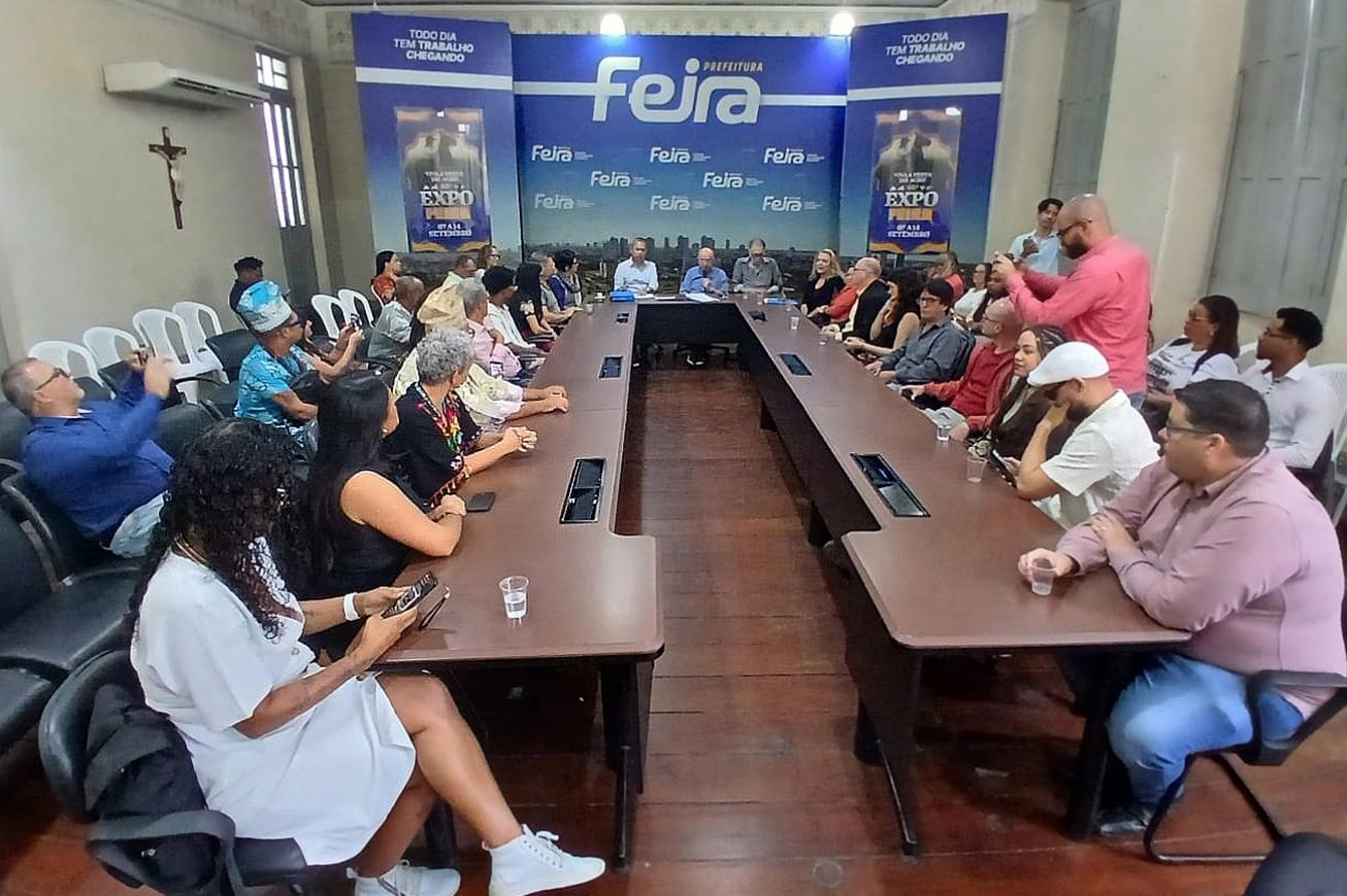 Prefeito José Ronaldo empossa membros do Conselho de Cultura para biênio 2025-2027