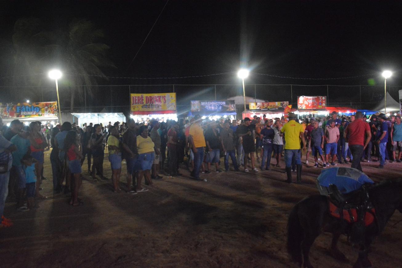 Romantismo e arrocha marcam primeira noite de shows da Festa do Vaqueiro de Socorro