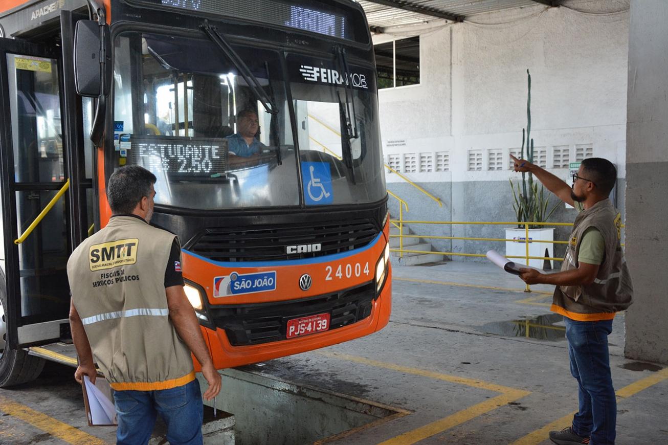 Semob prossegue vistoria de ônibus, agora focada na frota da empresa Rosa