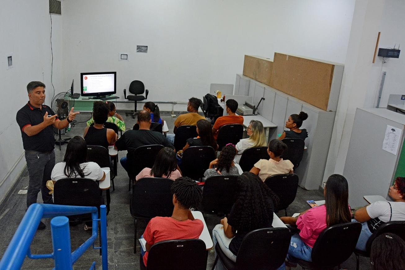 SENAI abre vagas para cursos gratuitos de Programador Web, Eletricista Predial e Desenhista Mecânico na Casa do Trabalhador