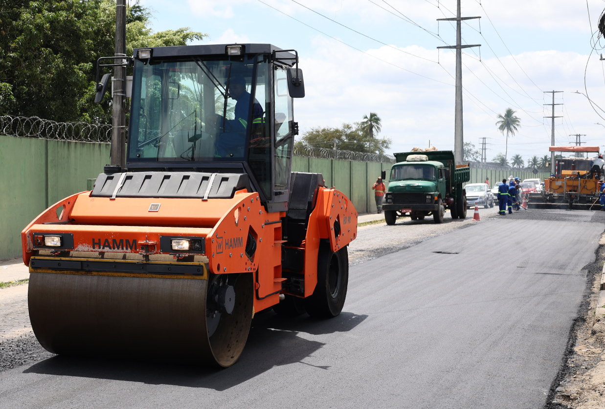 SOMA inicia asfaltamento de trecho no Anel de Contorno e anuncia novas intervenções em Feira de Santana