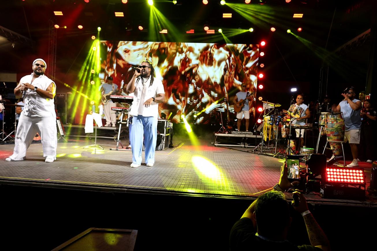 Filhos de Jorge agita o Natal Encantado com axé, dança e muita animação