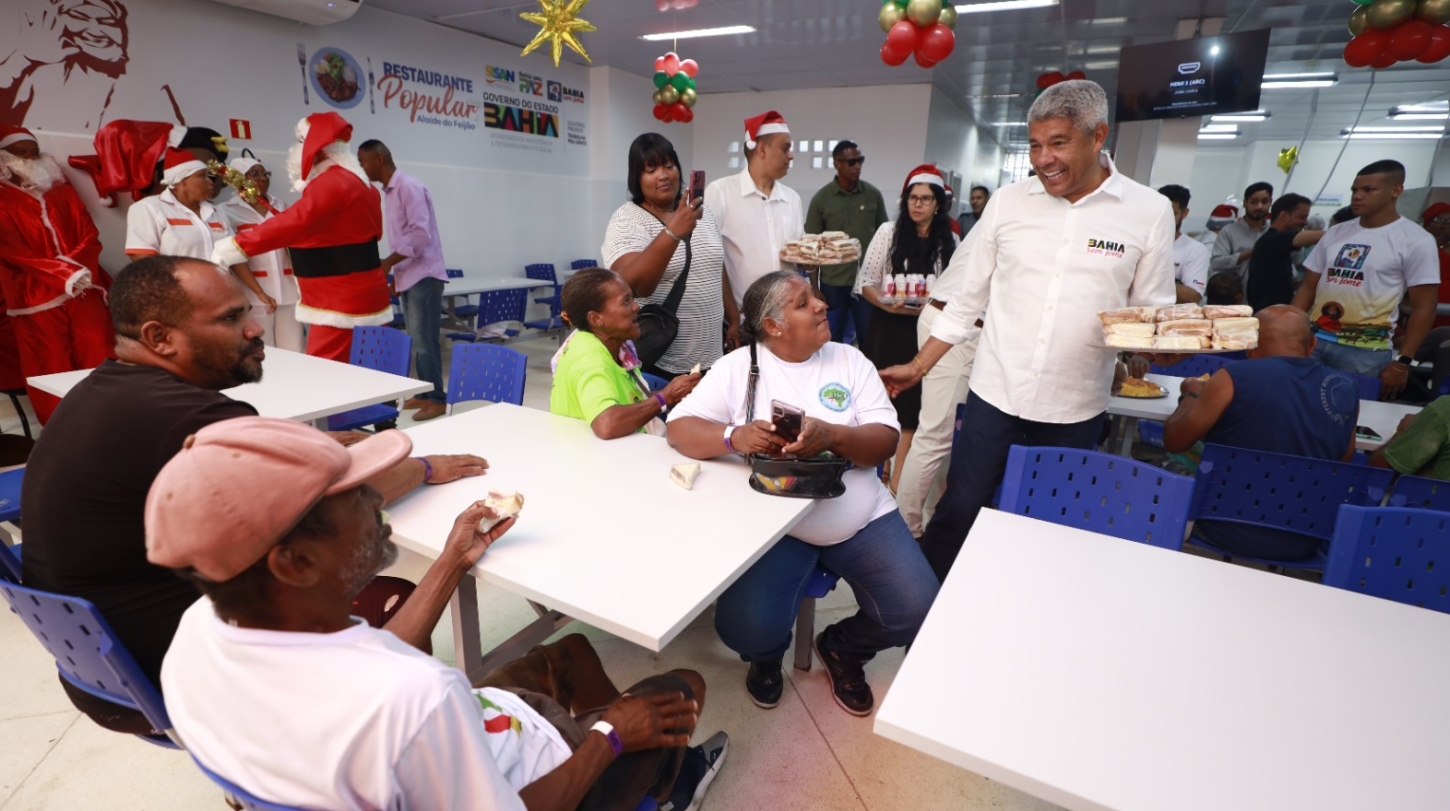 Governador participa do Natal Mais Social com cardápio especial no Restaurante Popular da Liberdade