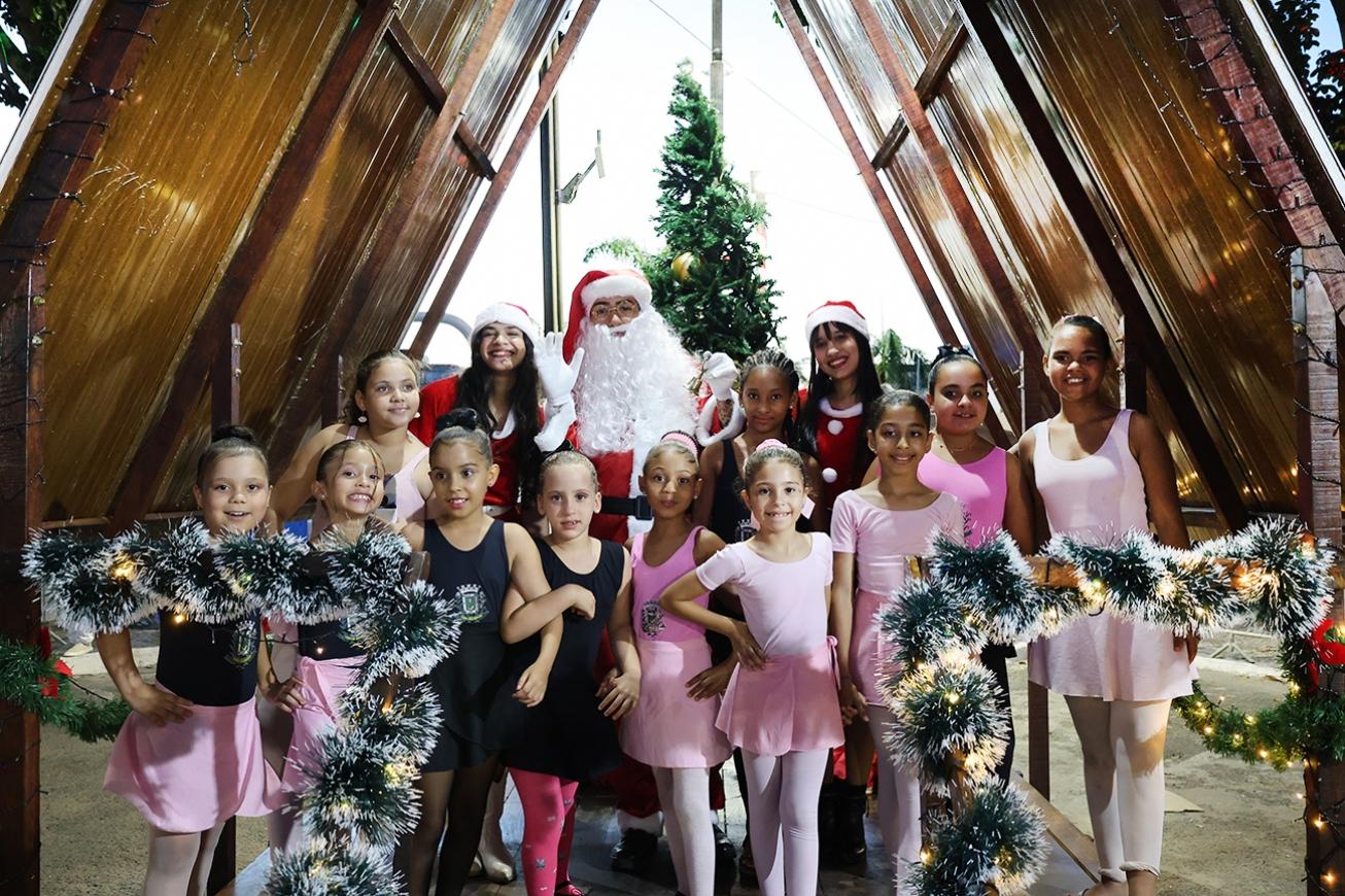 Natal Encantado 2025 encerra programação com teatro, música e alegria neste fim de semana