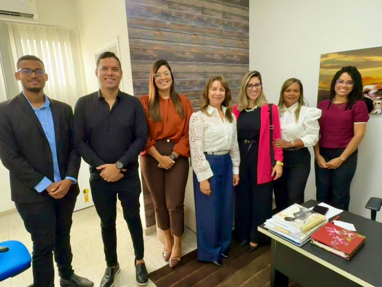 Após reclamações da advocacia, reunião entre OAB Feira e juíza da 2ª Vara de Juizados Especiais é realizada