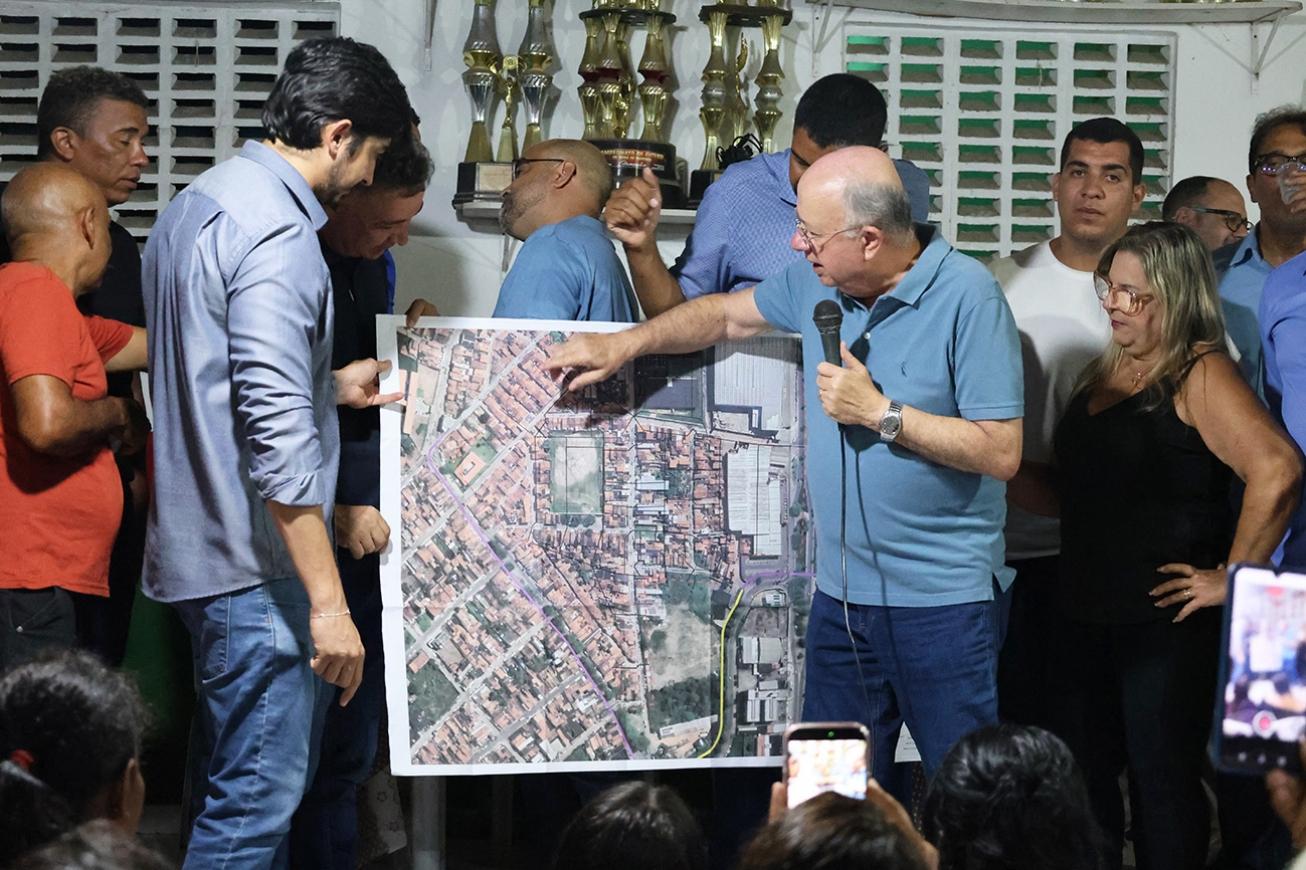 Moradores das Baraúnas conhecem obra que vai acabar com alagamento no bairro