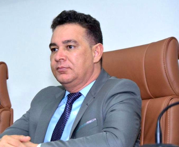 Câmara de Feira institui comissão especial para organizar concurso público