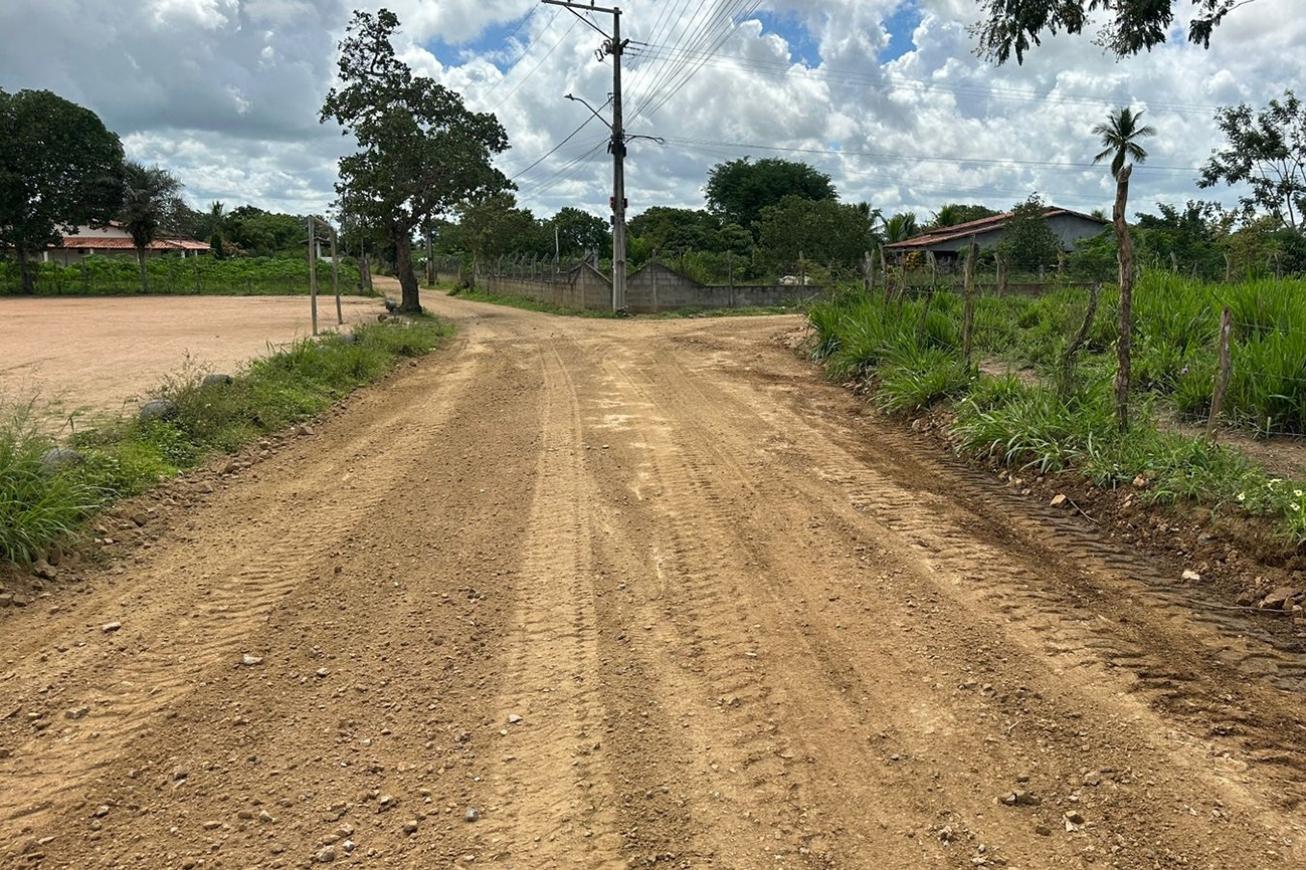 Chuvas provocam paralisação de patrolamento de estrada em alguns distritos de Feira