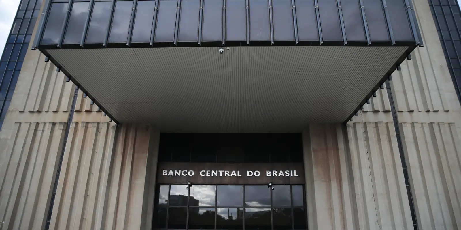 Copom decide Selic em meio a guerra e inflação acelerando