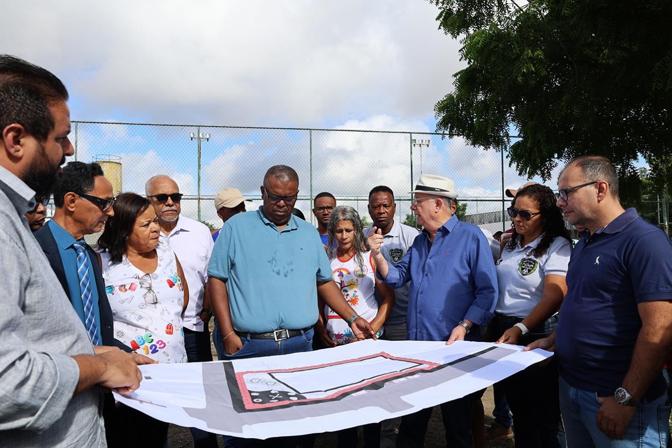 Começa construção de campo de futebol e praça no Jardim Acácia