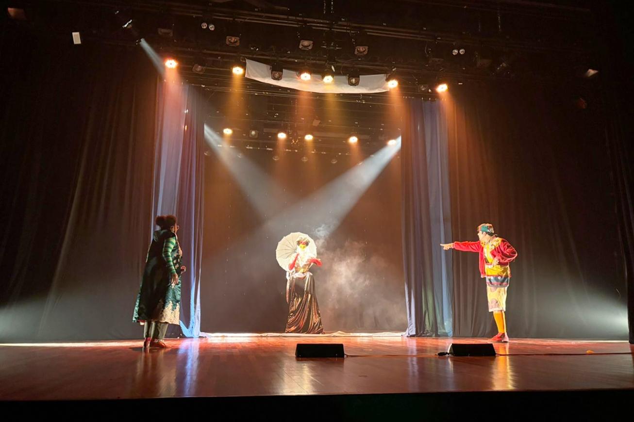 Seduc acompanha estudantes da rede municipal em espetáculo teatral sobre saúde mental