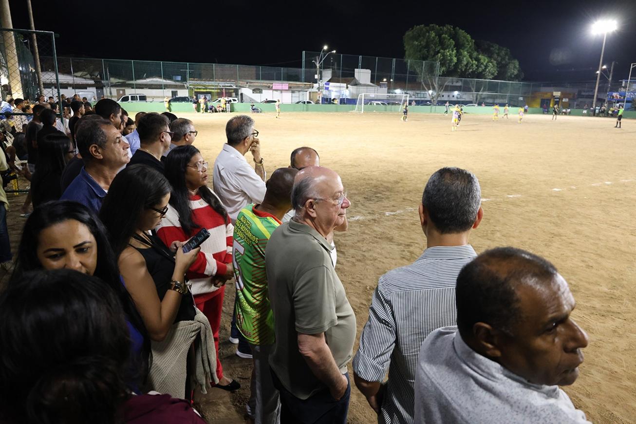 Partida entre Senegal e Acorda pra Vencer marca reinauguração do campo de futebol do George Américo