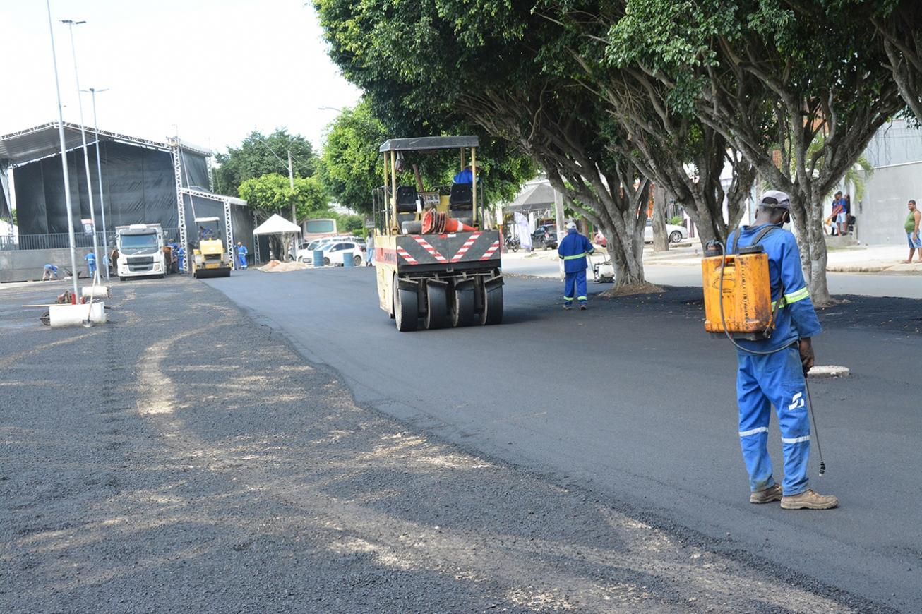Praça do Forró recebe pavimentação asfáltica e prepara distrito de Maria Quitéria para o São João
