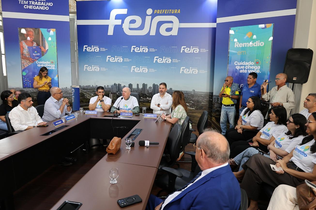 Prefeitura de Feira lança programa Remédio em Casa e transforma acesso a medicamentos em política pública de cuidados