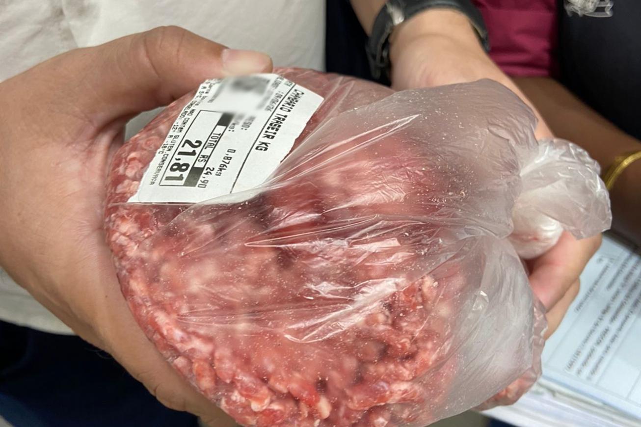 PROCON autua supermercado atacadista por descumprimento à Lei da Carne Moída