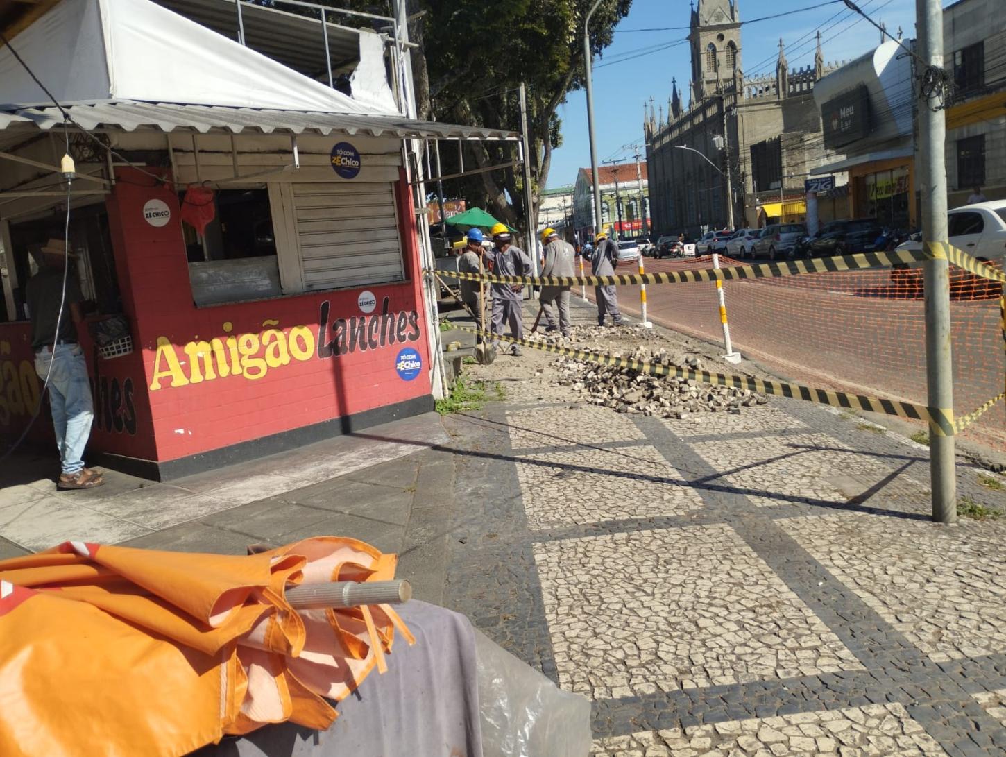 INÍCIO DOS TRABALHOS: Reforma da Praça dos Sapateiros é iniciada pela 5M Construções; prazo de entrega é de 120 dias