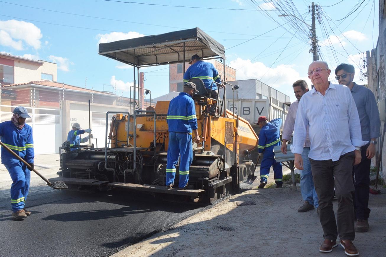 Obras de pavimentação asfáltica avançam na Brasília e chegam à Rua Lázaro Ludovico