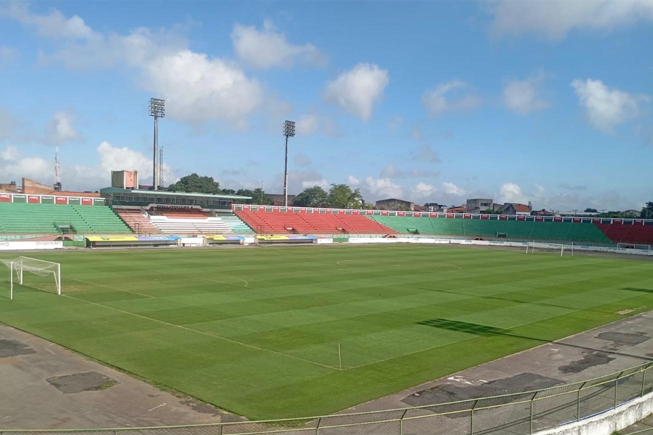 Prefeitura de Feira recupera gramado do Joia da Princesa para reta final da Série B