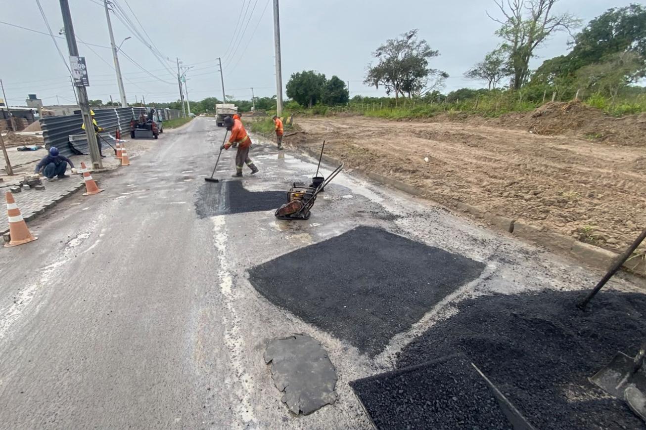Seinfra intensifica manutenção de pavimentação de vias públicas em Feira
