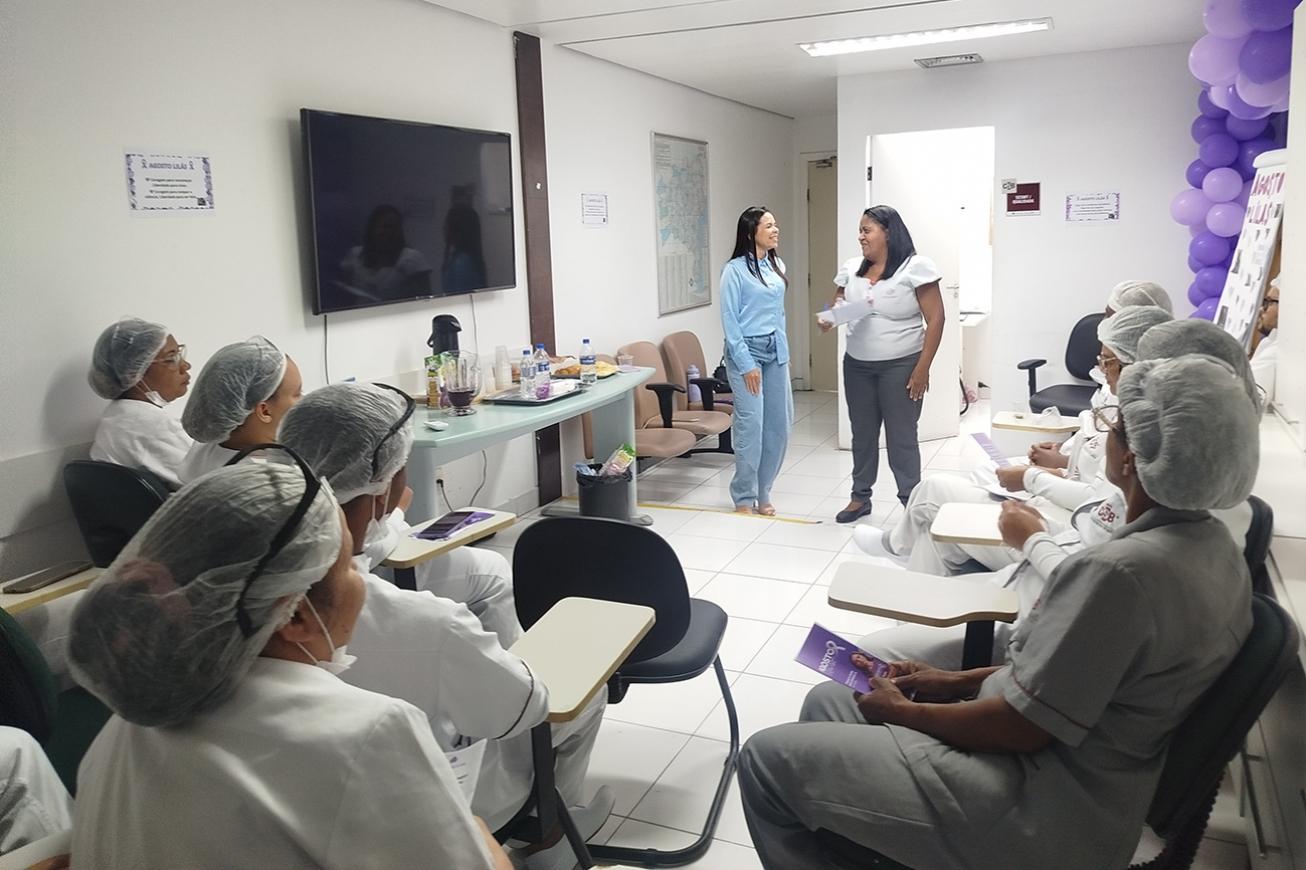 Clínica Senhor do Bonfim promove roda de conversa com a Secretaria da Mulher em alusão ao Agosto Lilás