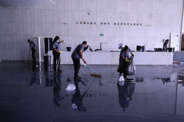 Projeto amplia reserva de vagas para mulheres em contratos públicos