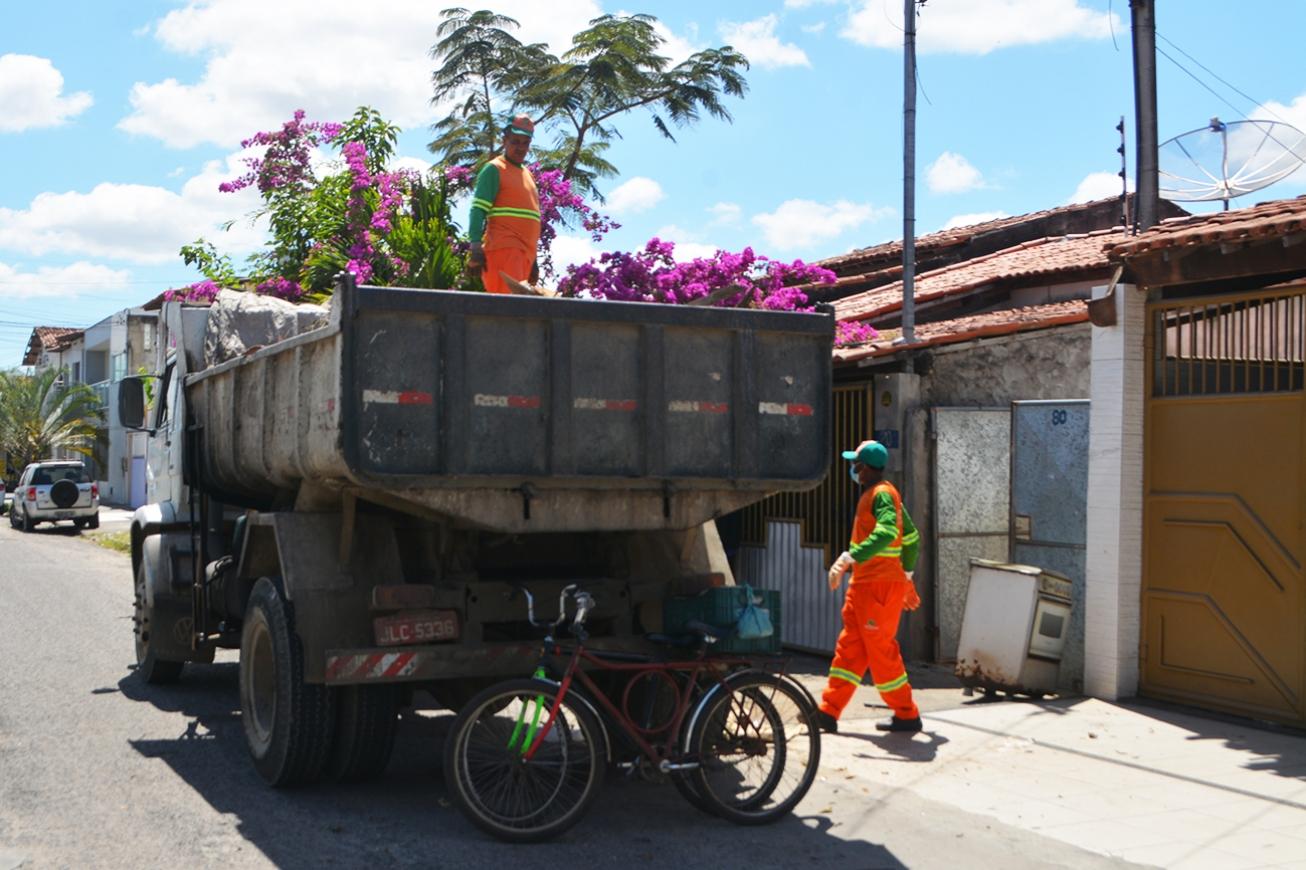 Sesp realiza operação para retirada de materiais acumulados em residência após denúncias de moradores