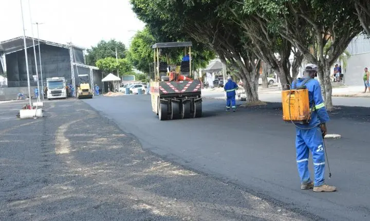 Praça do Forró recebe pavimentação asfáltica e prepara distrito de Maria Quitéria para o São João