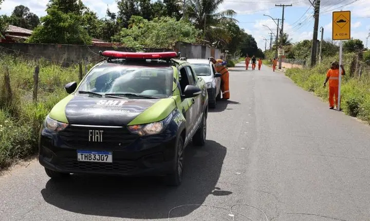 Prefeitura de Feira leva sinalização de vias públicas ao distrito da Matinha