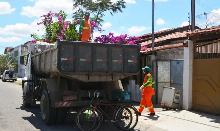 Sesp realiza operação para retirada de materiais acumulados em residência após denúncias de moradores